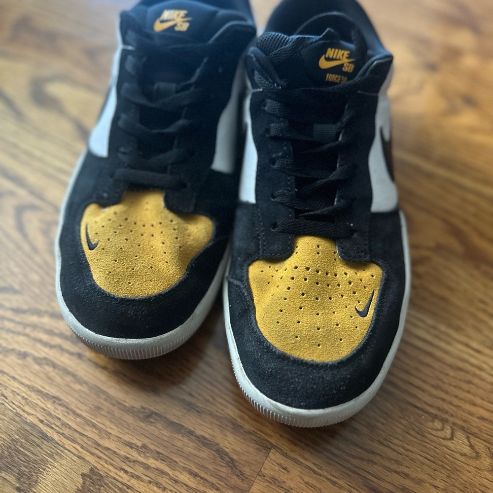 Nike SB Dunk Low Black and Gold Sneakers, Size 11